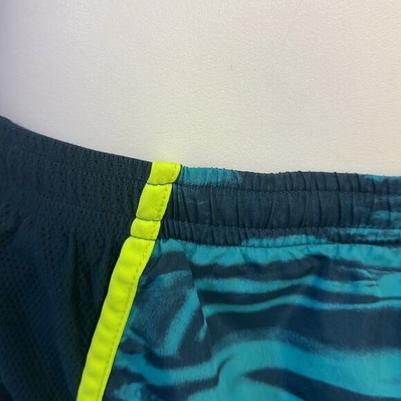 Nike Running Multi Textured Shorts w/ Mesh Drawstring & Built-In Underwear- Med. - Picture 6 of 16
